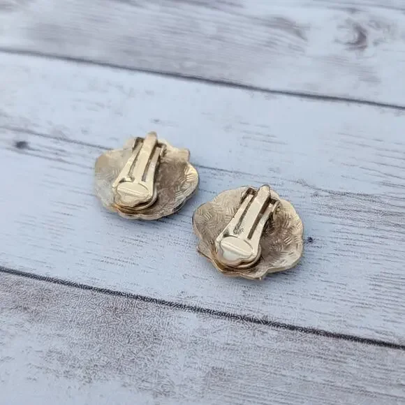 Vintage Clip On Earrings Blue Shell Beach Theme - Picture 6 of 6